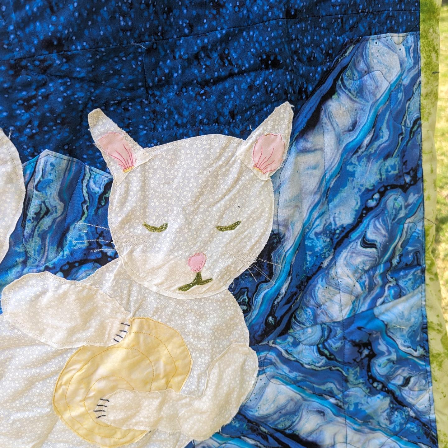 Picture of a cat on the quilt Christine Created